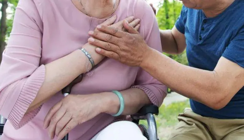 中國超2億老年人患慢性病！如何讓老人安心的居家養(yǎng)老？